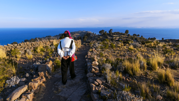 tour taquile puno 2 days