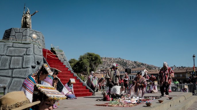 Mes Jubilar del Cusco inició de forma oficial con una emotiva ofrenda a la Pachamama en la Plaza Mayor